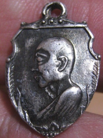 เหรียญหน้าวัวหลวงพ่อเงิน รุ่นชนมายุ 81 เนื้อเงิน วัดดอนยายหอ ม จ.นครปฐม พอสวย