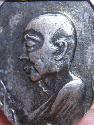 เหรียญหน้าวัวหลวงพ่อเงิน รุ่นชนมายุ 81 เนื้อเงิน วัดดอนยายหอ ม จ.นครปฐม พอสวย