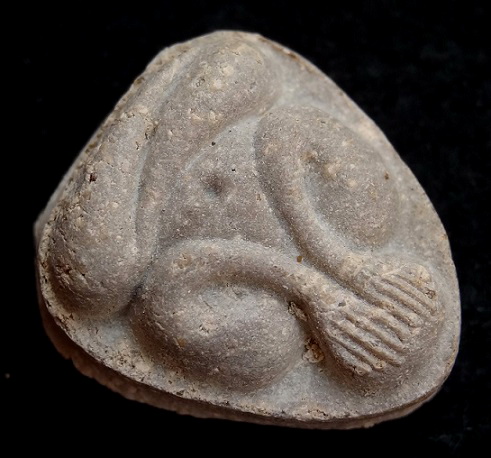 พระปิดตามหาเสน่ห์ หลังยันต์พุทโธ เนื้อเกสรเนื้อจัด 