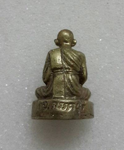 รูปหล่อรุ่นแรกหลวงปู่เย็นวัดสระเปรียญ อุดกริ่ง มีจารย์ใต้ฐานหายากครับ