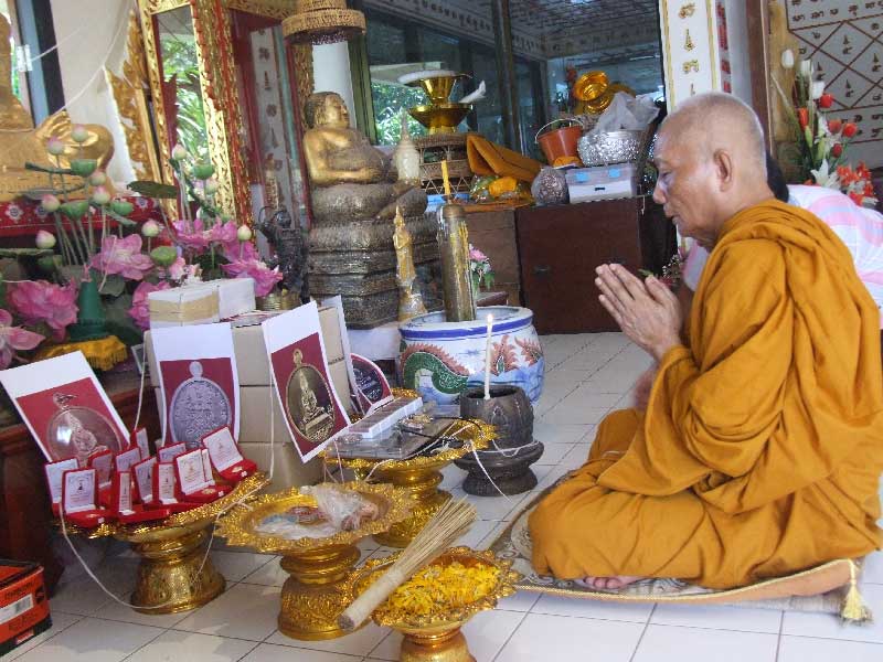 เหรียญพระพุทธโสธร หลวงพ่อสาครปลุกเสก เนื้อทองแดงผิวไฟ หมายเลข ๙๓๗ พร้อมกล่อง