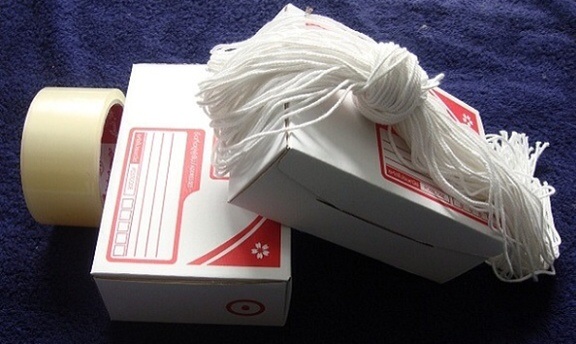 ลายดอกไม้ 300 บาท///กล่องไปรษณีย์ไดคัทสีขาว No. 0 ขนาด 11*17*6ซม. + เชือก เทปกาวใสม้วนใหญ่