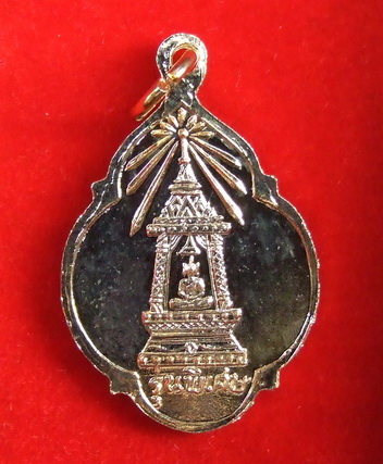 เหรียญ ล.พ.เกษม เขมโก สุสานไตรลักษณ์ ลำปาง รุ่นพิเศษ กะไหล่ทอง สภาพสวย จำนวน 2 เหรียญ