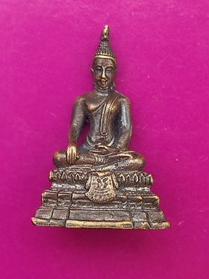 ((เริ่ม 10 บาท)) เคาะแรกแดงครับ..รูปหล่อพระพุทธ วัดมณฑป ปี 2545
