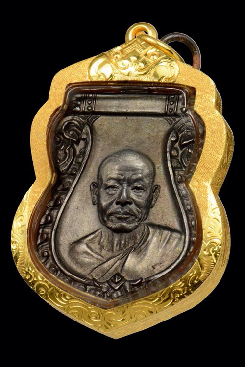 เหรียญเสมาหน้าเลื่อน 2505 หลวงพ่อเงิน จนฺทสุวณฺโณ วัดดอนยายหอม จังหวัดนครปฐม(เลี่ยมทอง)