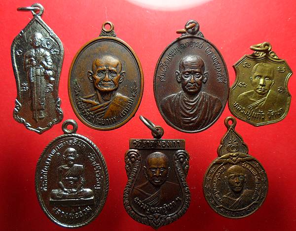 รวมเหรียญเก่าปีลึก หลวงพ่อถนอม หลวงปู่แก้ว ครูบาหมื่น หลวงพ่ ออ่วม 7เหรียญเคาะเดียว