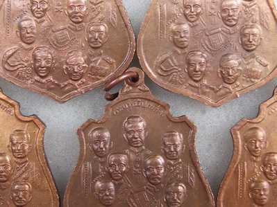 เหรียญ ล.พ.โสธร หลัง 9 รัชกาล พระบารมีปกเกล้า ปี 2514 จำนวน 5 เหรียญ สภาพสวย