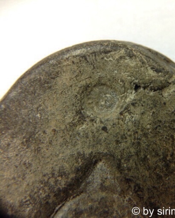 ล็อกเก็ตหลวงปู่โต๊ะ รุ่นแรก ปี2519 อุดผงพุทธคุณผสมเส้นเกศา ตอกโค๊ดยันต์นะ และโค๊ดดอกจัน ฝังตะกรุด