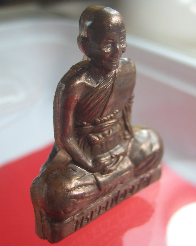 หลวงพ่อจรัญ วัดอัมพวัน จ.สิงห์บุรี รูปเหมือนปั๊ม เข่ากว้าง รุ่นแรก เจริญพร เนื้อนวโลหะ