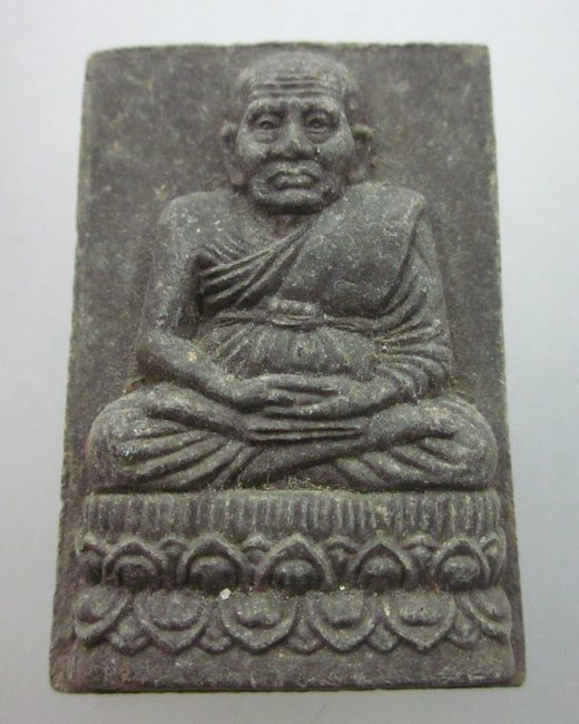 หลวงพ่อทวด วัดช้างให้ เนื้อผง ไม่ทราบรุ่นครับ