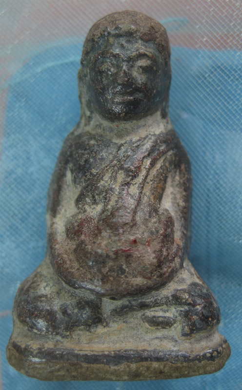 สังกัจจาย กรุวัดเชิงท่า สนิมแดง  พิมพ์ฐานเตี้ย 