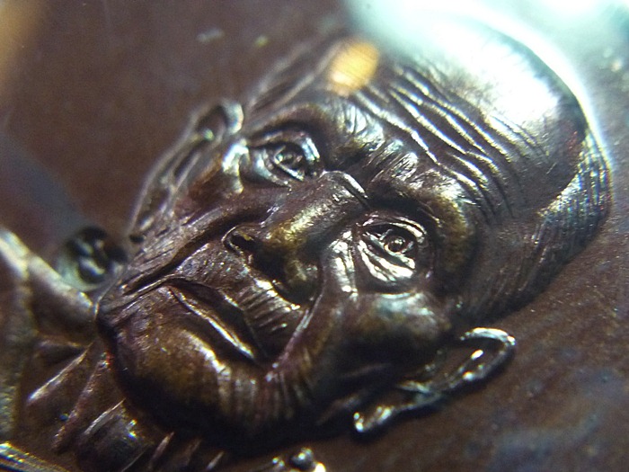 เหรียญหมุนเงินหมุนทองหลวงปู่หมุน วัดบ้านจาน ประคำ19เม็ด(นิยม)เลี่ยมพร้อมบูชา