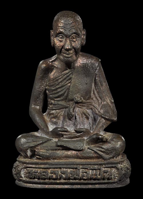 รูปหล่อหลวงพ่อเปิ่น รุ่นแรกเนื้อนวะโลหะ สมทบทุนสร้างโบสถ์ ปี ๒๕๒๗องค์นี้ตอกโค๊ดแกะหมายเลข ๕๔๘กล่องเด