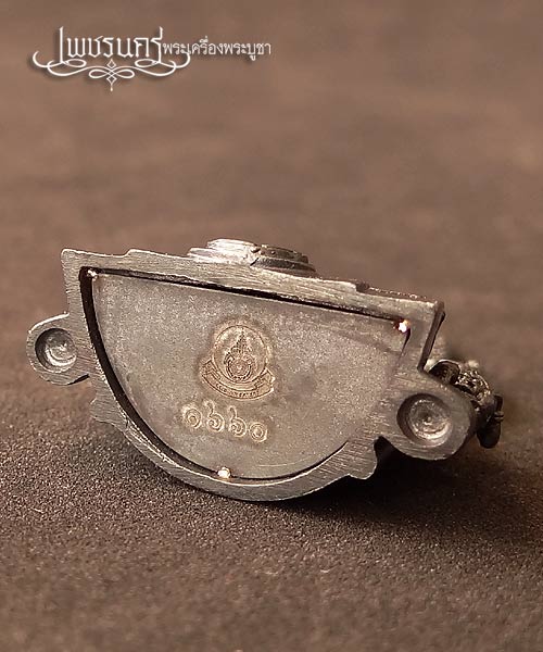 +++ พระพุทธชินราช ขนาดหน้าตัก 1/2 นิ้วเนื้อเงินชุบทองคำขาว ซุ้มรมดำ สร้างปี2551 +++