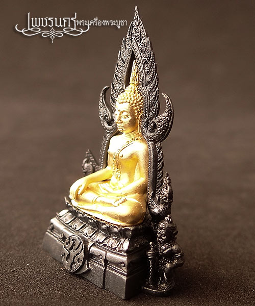 +++ พระพุทธชินราช ขนาดหน้าตัก 1/2 นิ้วเนื้อเงินชุบทองคำ ซุ้มรมดำ สร้างปี2551 +++