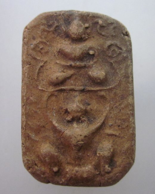 พระเนื้อดินหลวงพ่อปาน วัดบางนมโค พิมพ์ขี่ครุฑ ยุคหลังครับ