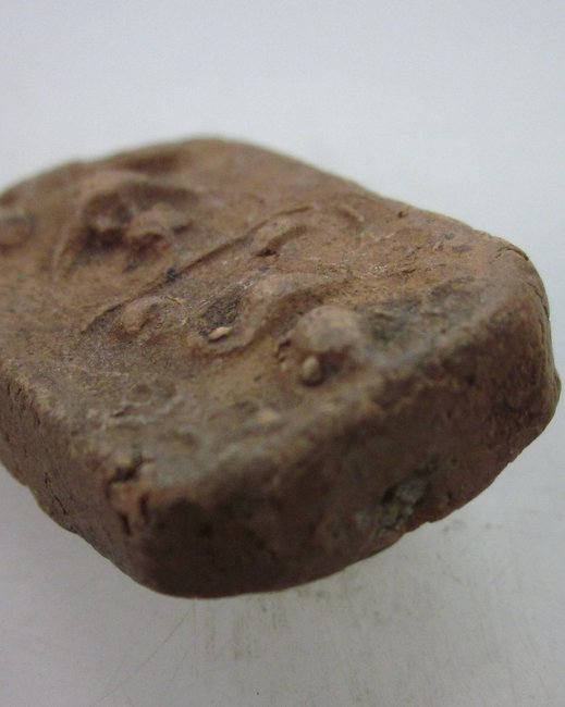 พระเนื้อดินหลวงพ่อปาน วัดบางนมโค พิมพ์ขี่ครุฑ ยุคหลังครับ