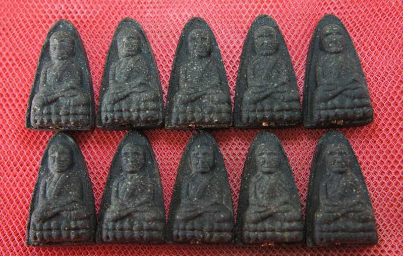 มา 10 องค์ หลวงปู่ทวด วัดท่าไทร จ.สุราษฏร์ฯ ปี 2537 พิมพ์ใหญ่ เนื้อว่านกากยายักษ์ อาจารย์นอง วัดทราย