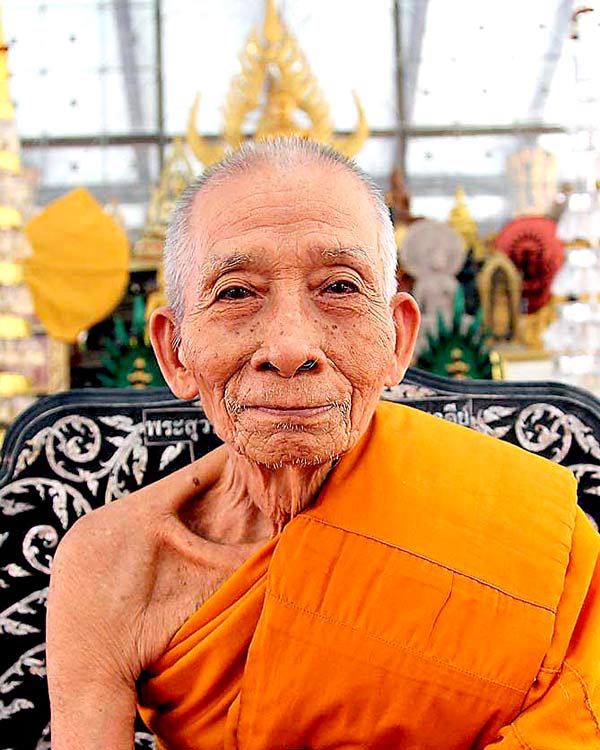 รูปเหมือนปั๊มรุ่นแรก เนื้อทองเหลือง เจ้าคุณเสงี่ยม วัดสุวรรณเจดีย์ ...เคาะแรก