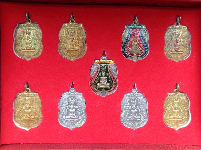 หลวงพ่อรวย วัดตะโก รุ่น "เสาร์ ๕ บริบูรณ์ทรัพย์รวย ๕ แสนล้าน"เนื้อสำริดทอง มีโค๊ด+หมายเลข (แยกจาก ชุ