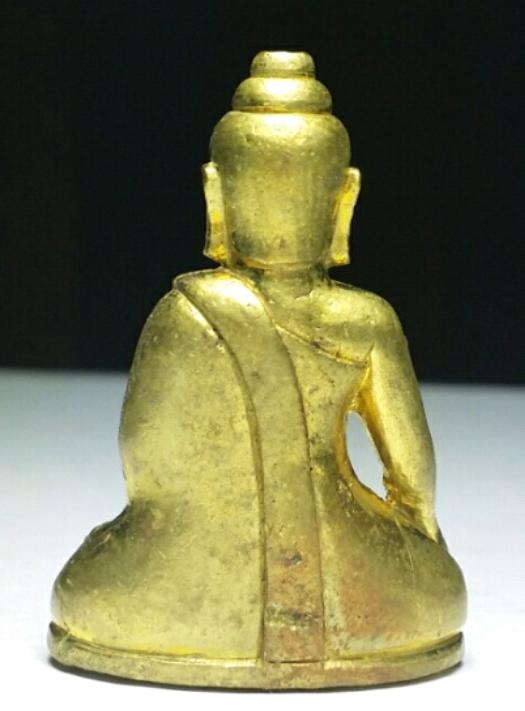พระจอมขวัญบรมครู หลวงปู่หงษ์ เนื้อทองลำอู่ อุดมวลสารใต้ฐานสร้าง1,500 องค์ สุสานทุ่งมน เคาะแรกแดงครับ