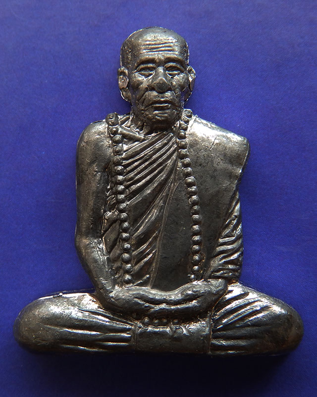 7.รูปเหมือนตัดชิดเนื้อตะกั่ว หลวงปู่คำบุ วัดกุดชมภู ตอกโค้ด พร้อมซอง+ใบแนบเดิม