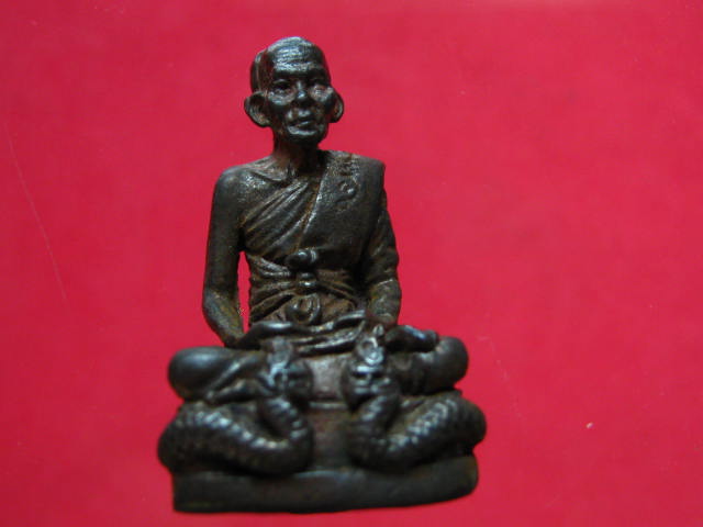 หลวงปู่คำพันธ์ รูปเหมือน นั่งพญานาค ปี42 เนื้อนวะโลหะ กล่องเดิม...