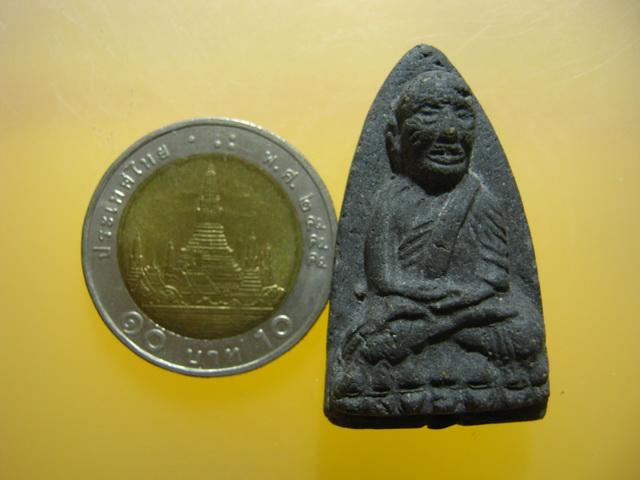 หลวงปู่ทวด เนื้อว่าน ฝังตะกรุด1ดอก ไม่ทราบที่