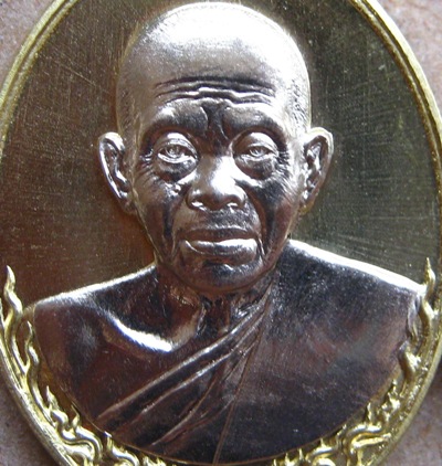 เหรียญครึ่งองค์ หลวงพ่อคูณ วัดบ้านไร่ รุ่นเมตตามหาบารมี เนื้อทองระฆังหน้ากากอัลปาก้า (แยกจากชุดกรรมก
