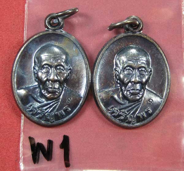 2 เหรียญเจริญพรหลวงปู่คำบุ วัดกุดชมภู จ.อุบลราชธานี แชมป์สายอิสานสภาพสวยแชมป์สายอิสาน