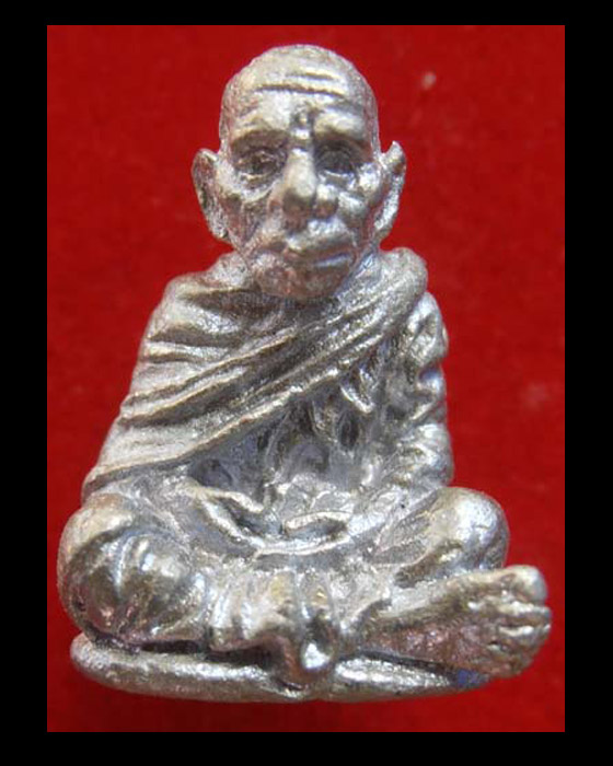 >> เคาะเดียว << พ่อท่านคล้าย รุ่นเสาร์ห้า เนื้อแร่พิมพ์เล็ก >> โอนไป <<