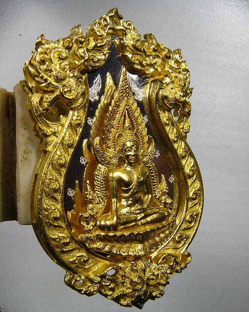 เหรียญหล่อฉลุพระพุทธชินราช รุ่นจอมราชันย์ เนื้อทองระฆัง หมายเลข ๗๕๙๔