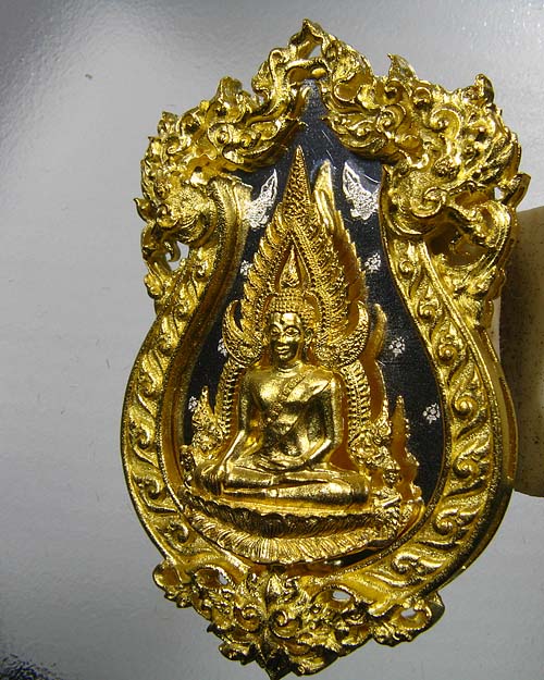 เหรียญหล่อฉลุพระพุทธชินราช รุ่นจอมราชันย์ เนื้อทองระฆัง หมายเลข ๗๕๙๔