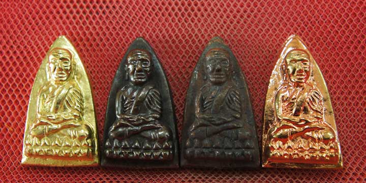 หลวงปู่ทวด พิมพ์เตารีดใหญ่ 4 องค์ เนื้อเปียกทอง เนื้อนวะ เนื้อผิวไฟ เนื้อสตางค์เเดง วัดในหาน อ.นอง อ