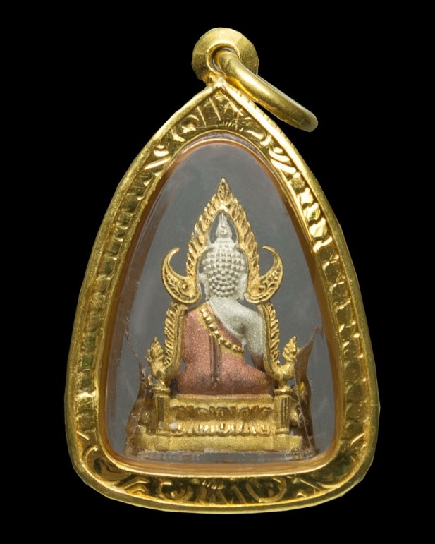 พระพุทธชินราชภปรเนื้อสามกษัตริย์1/4นิ้วผสมมวลสารเบญจภาคีสมเด็จจิตรดามีเส้นพระเจ้าในหลวง เลี่ยมทองสวย