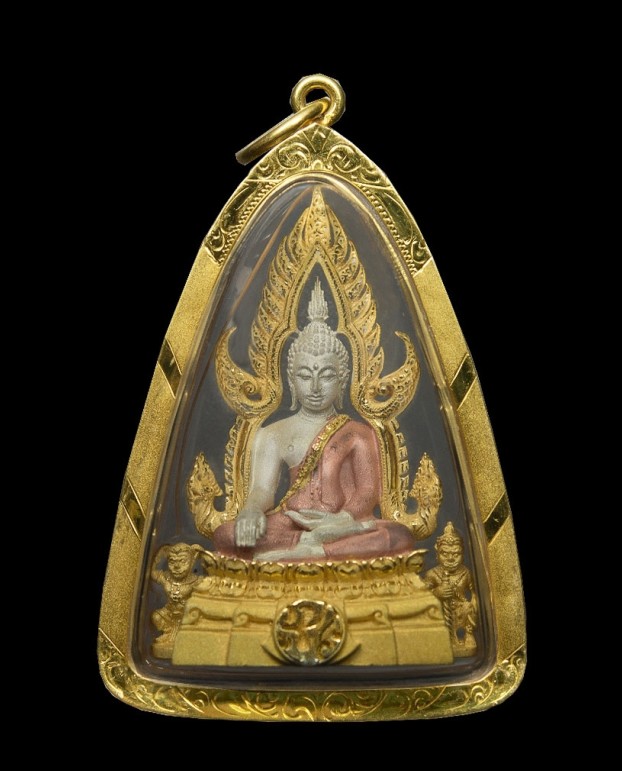 พระพุทธชินราชภปรเนื้อสามกษัตริย์1/2นิ้วผสมมวลสารเบญจภาคีสมเด็จจิตรดามีเส้นพระเจ้าในหลวง เลี่ยมทองสวย