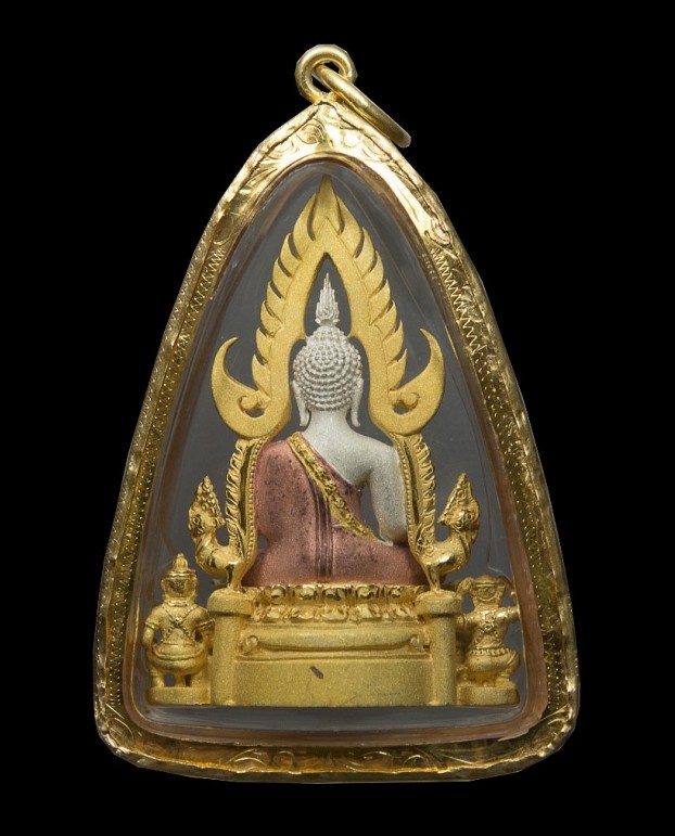 พระพุทธชินราชภปรเนื้อสามกษัตริย์1/2นิ้วผสมมวลสารเบญจภาคีสมเด็จจิตรดามีเส้นพระเจ้าในหลวง เลี่ยมทองสวย