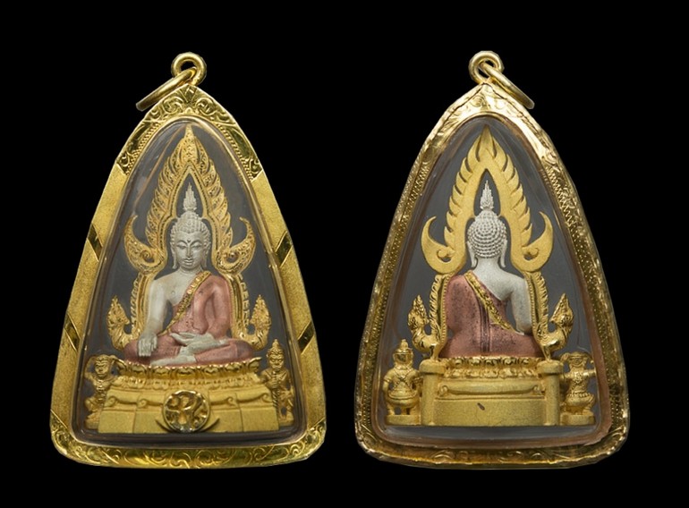 พระพุทธชินราชภปรเนื้อสามกษัตริย์1/2นิ้วผสมมวลสารเบญจภาคีสมเด็จจิตรดามีเส้นพระเจ้าในหลวง เลี่ยมทองสวย