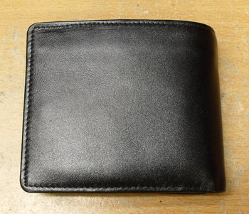 กระเป๋าสตางค์ หนัง ใส่บัตรได้เยอะมากค่ะ 