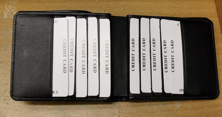 กระเป๋าสตางค์ หนัง ใส่บัตรได้เยอะมากค่ะ 