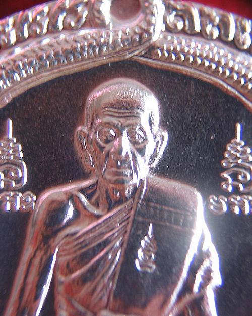 เหรียญเสมา 7รอบ หลวงพ่อเพิ่ม วัดป้อมแก้ว เนื้อเงิน ปี54 ตอกโค๊ตหน้า-หลังและหมายเลข671..เคาะเดียวแดง.