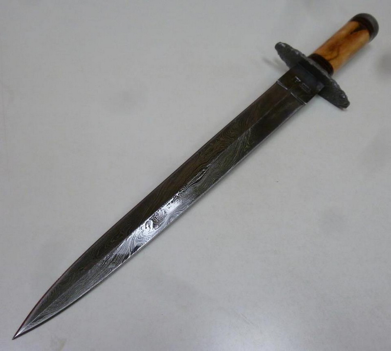 มีดดามัสกัสเหล็กลาย 2 คม ยาว 18 นิ้ว สวยงามมากๆครับ