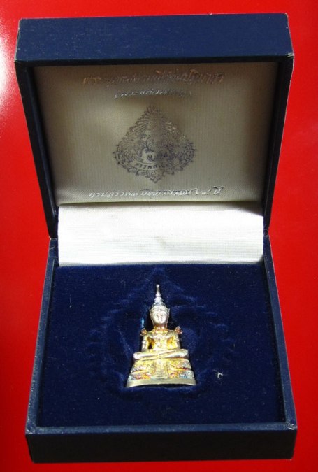 พระแก้วมรกต64ปีกรมสรรพสามิตเลขสวย97171กล่องเดิมพร้อมบัตรครับ
