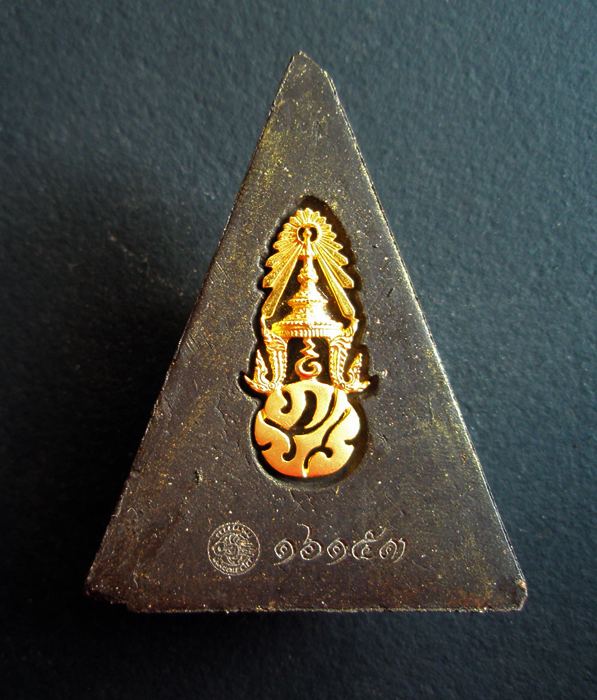 พระพุทธชินราชด้านปิดทอง ด้านหลัง ภปร ทองคำแท้ นน. 1.6 กรัม เนื้อผงศักดิ์สิทธิ์ ผงจิตรลดา สาพสวยเดิมๆ