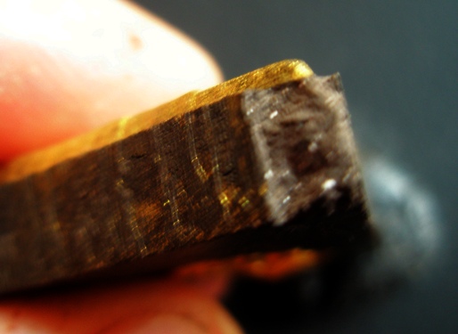 พระพุทธชินราชด้านปิดทอง ด้านหลัง ภปร ทองคำแท้ นน. 1.6 กรัม เนื้อผงศักดิ์สิทธิ์ ผงจิตรลดา สาพสวยเดิมๆ