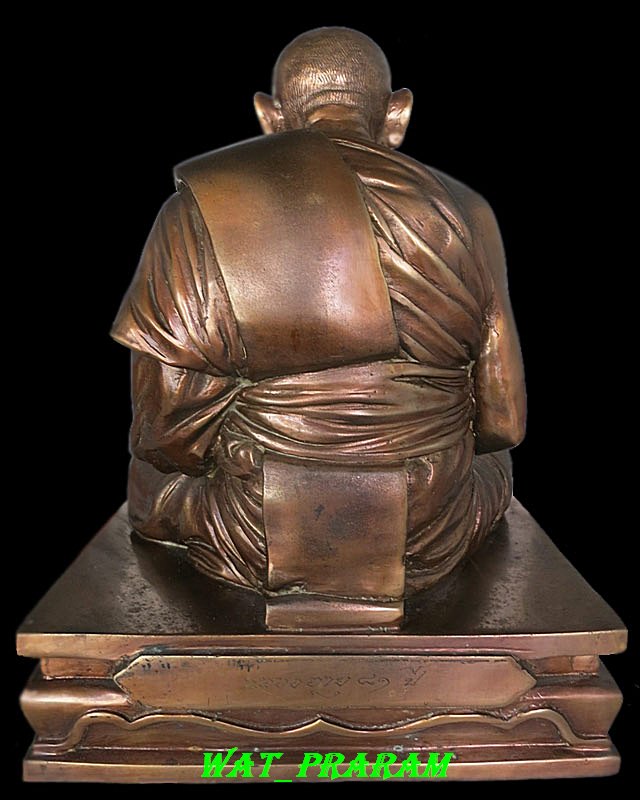 รูปหล่อบูชา หลวงปู่ทิม วัดพระขาว รุ่นสาม ขนาด 9 นิ้ว เนื้อทองเหลือรมมันปู ปี 37 