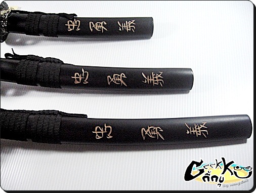 มินิดาบซามูไร !!!!! (ลายตัวอักษร) งานสวยค่ะ  ไว้สำหรับตั้งโชว์ประดับบ้านหรือให้เป็นของขวัญปีใหม่  