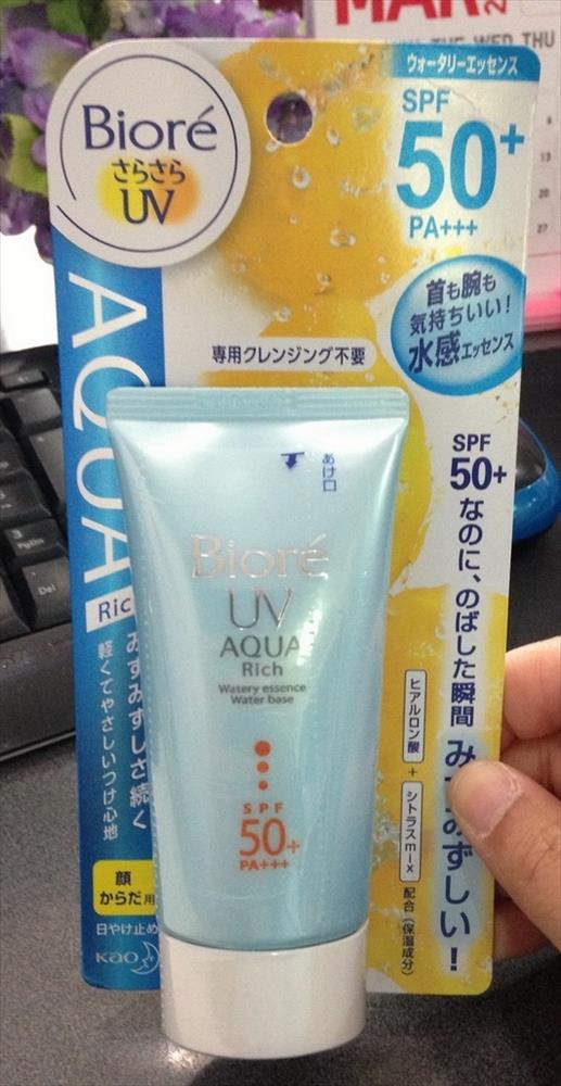  Biore Aqua Rich UV watery essence SPA 50 PA+++กันแดดสูตรน้ำ บางเบาสุดๆ สามารถทาทับเมคอัพได้เลย สั่ง