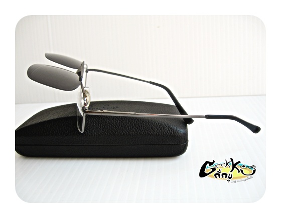 กรอบแว่น Ray Ban คลิปออน ตัวคลิปมีน้ำหนักเบาครับ กรอบเต็มสีกัน(ดำ-เทา)