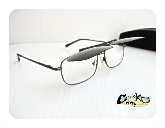 กรอบแว่น Ray Ban คลิปออน ตัวคลิปมีน้ำหนักเบาครับ กรอบเต็มสีกัน(ดำ-เทา)